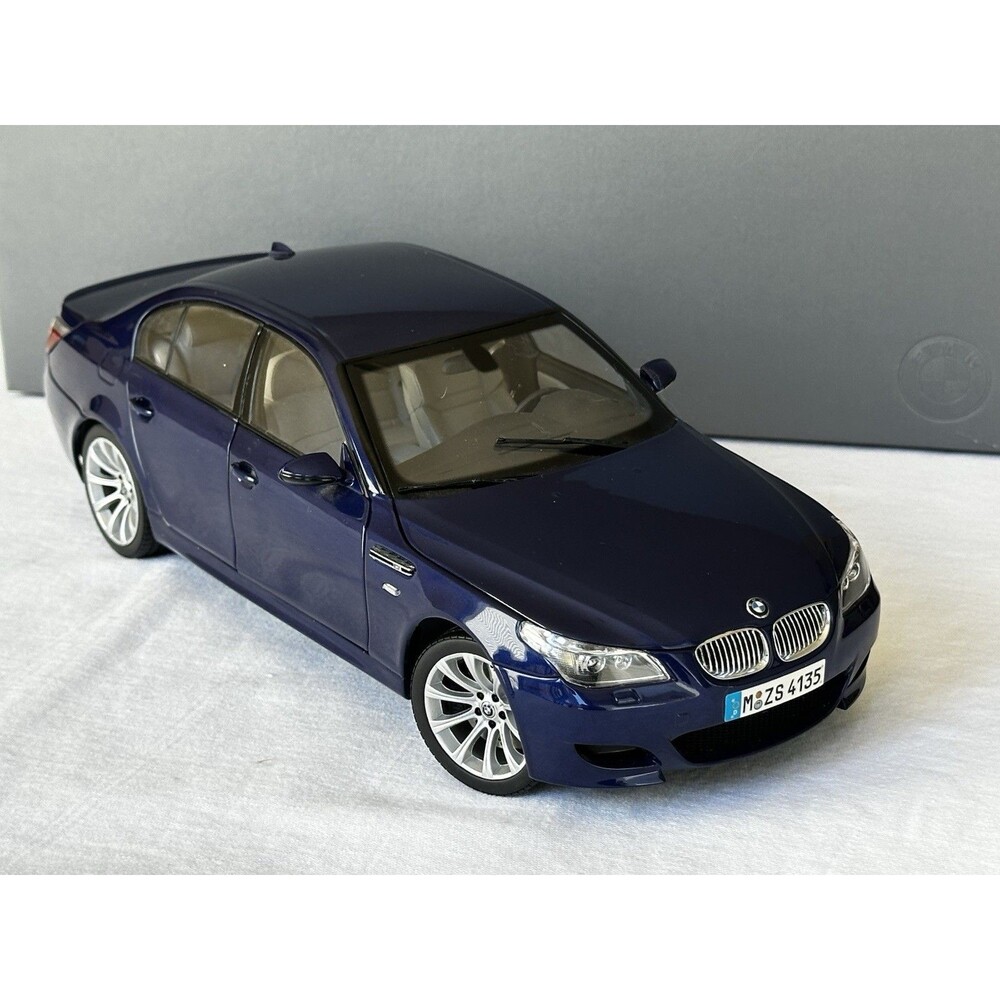1:18 Kyosho BMW M5 E60 Dealer Edition ULTRA RARE/MINT with Box - See notes